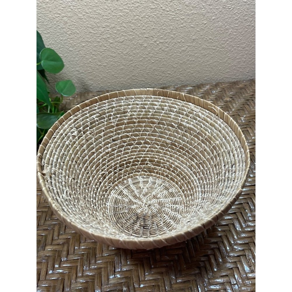 Vintage Tight Weave Woven Round Basket - Picture 1 of 3